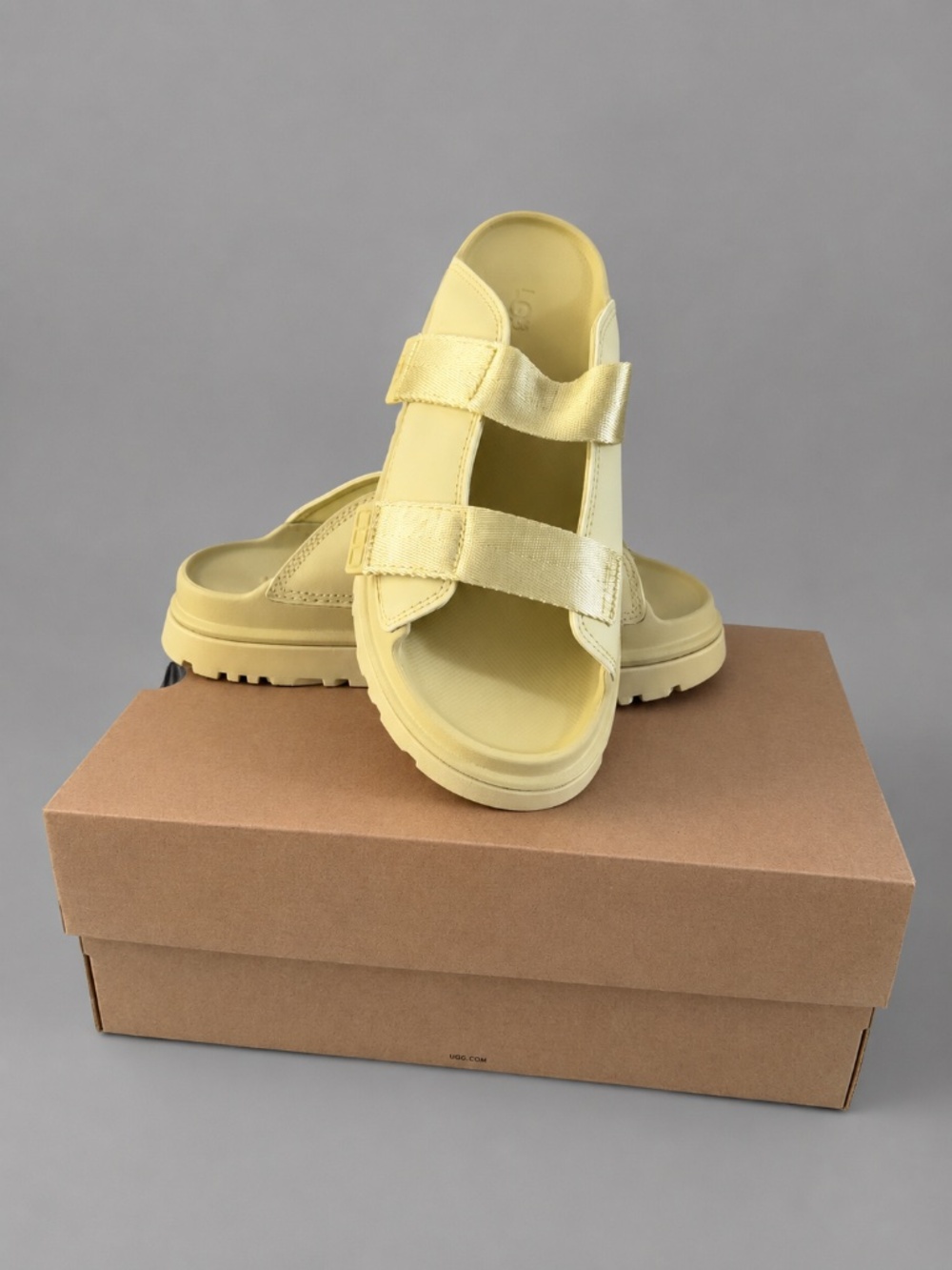 UGG Slides S 6